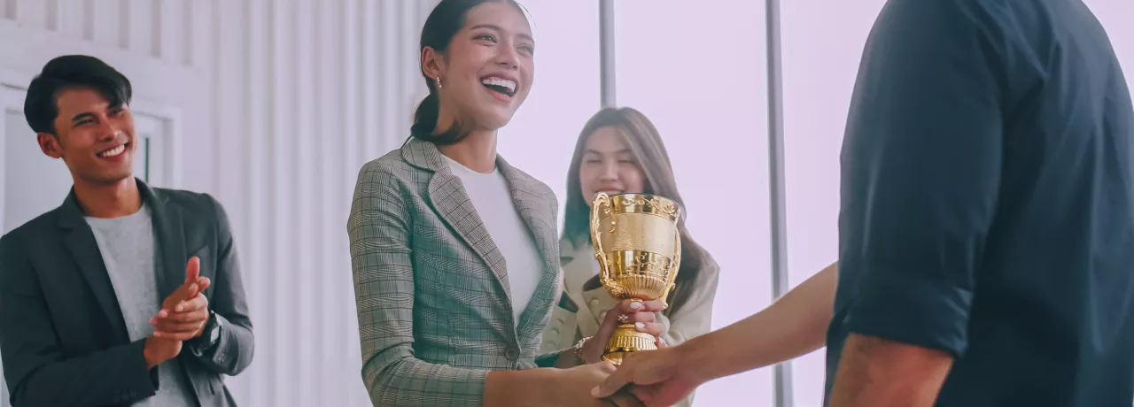 Creating an Effective Employee Rewards Program: Tips & Examples