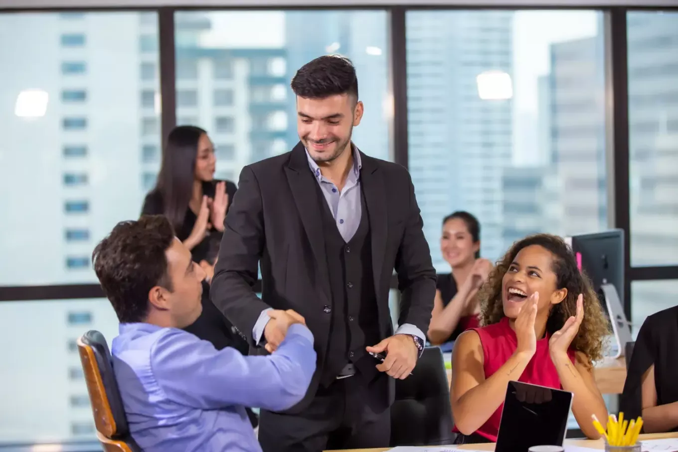 How to Build an Employee Recognition Program