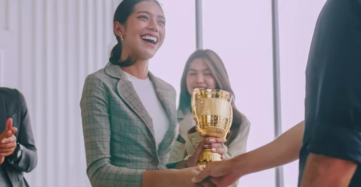 Creating an Effective Employee Rewards Program: Tips & Examples