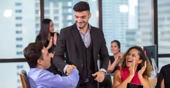 How to Build an Employee Recognition Program