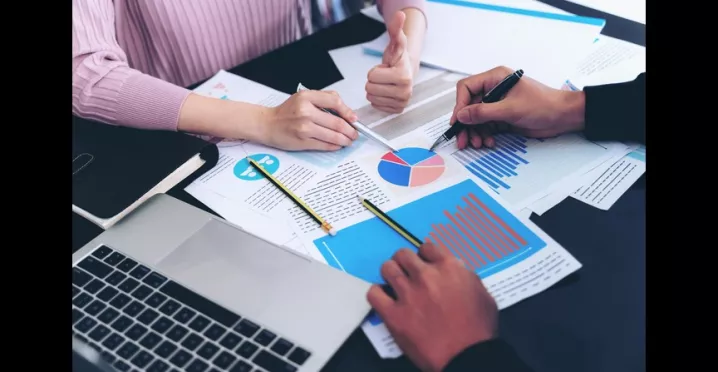 difference between payroll and salary