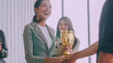 Creating an Effective Employee Rewards Program: Tips & Examples